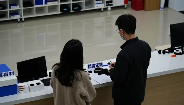 销售网络较为完善:选、用、管三步走